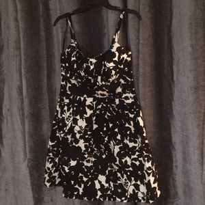 Cute summer black and white dress